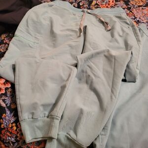 Figs Technical Collection Scrubs in Mint, Joggers Size L, Top Size M